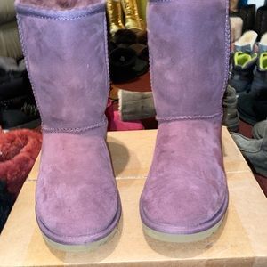 Size 9 Ugg Boots Not Sure Of Color